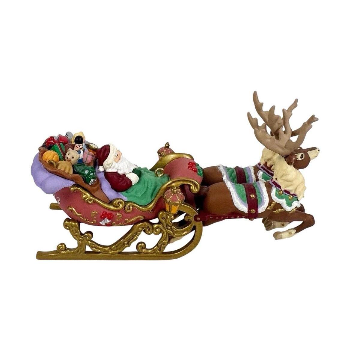 1997 Santa's Magical Sleigh Hallmark Ornament (Artist's Studio Collection) QX6672 Image6