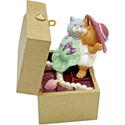 1997 Sister to Sister Hallmark Ornament (Family) QX6635