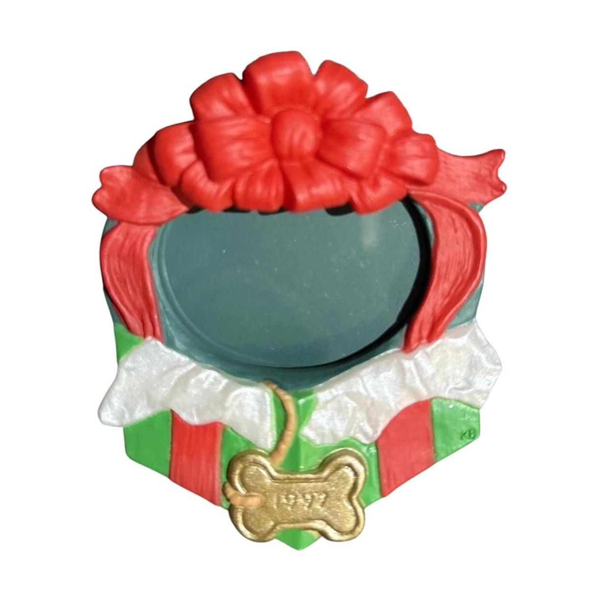 1997 Special Dog Hallmark Ornament (Photo Holder) QX6632 Image3