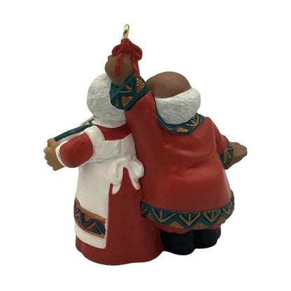 1997 Stealing a Kiss Hallmark Ornament (Santa Claus) QX6555 Image4