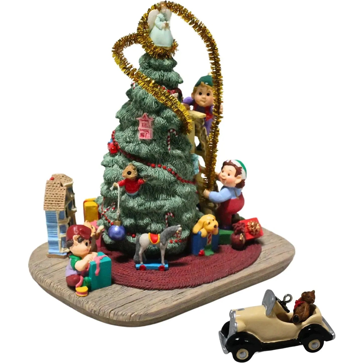 1997 Trimming Santa's Tree Hallmark Ornament (Christmas Tree) QXC5175