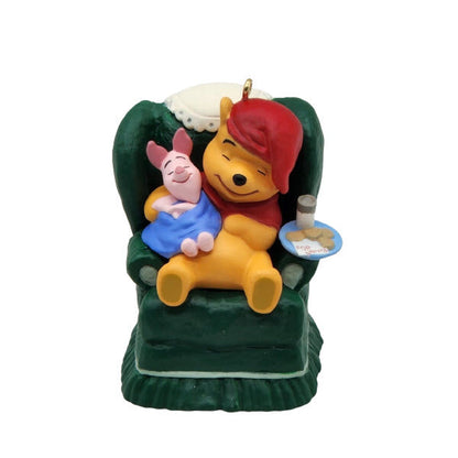 1997 Waitin' on Santa Hallmark Ornament (Winnie the Pooh) QXD6365