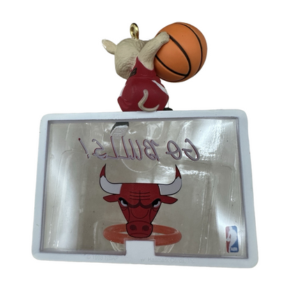 1998 Chicago Bulls Hallmark Ornament (NBA) QSR1036
