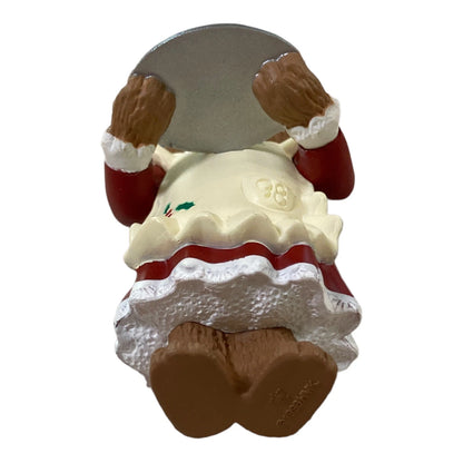 1998 Mom Hallmark Ornament (Teddy Bear) QX6656