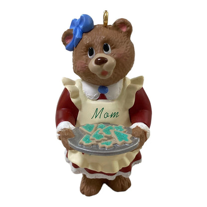 1998 Mom Hallmark Ornament (Teddy Bear) QX6656