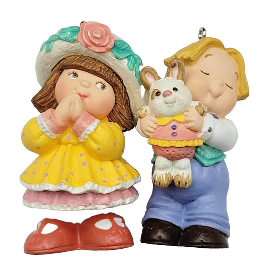1998 Bashful Gift Hallmark Ornament (Love) QEO8446