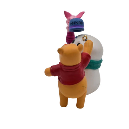 1998 Building a Snowman Hallmark Ornament (Winnie The Pooh) QXD4133 Image4