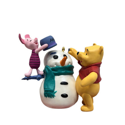 1998 Building a Snowman Hallmark Ornament (Winnie The Pooh) QXD4133