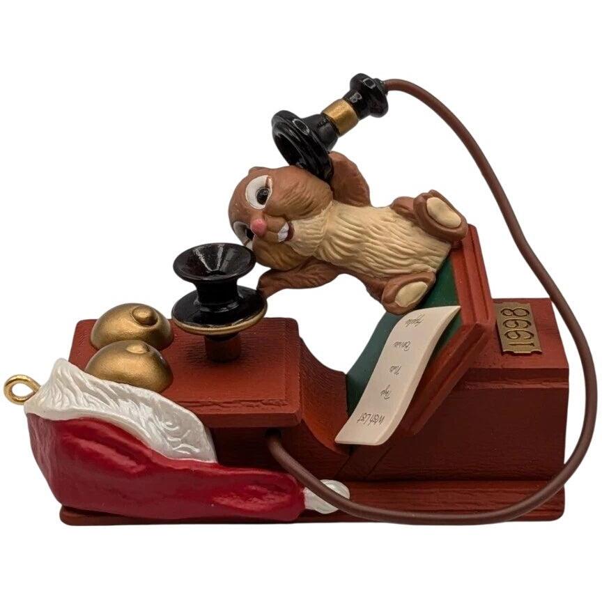 1998 Chatty Chipmunk Hallmark Ornament (Chipmunks) QX6716