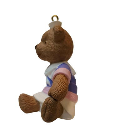 1998 GrandDaughter Hallmark Ornament (Family) QX6683 Image4