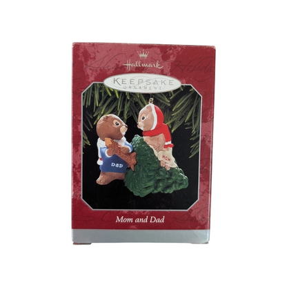 1998 Mom and Dad Hallmark Ornament (Family) QX6653 Image2