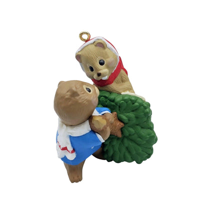 1998 Mom and Dad Hallmark Ornament (Family) QX6653 Image3