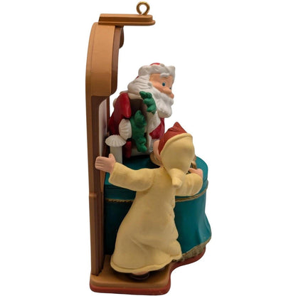 1998 Santa's Show 'n' Tell Hallmark Ornament (Santa Claus) QLX7566