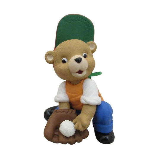 1998 Surprise Catch Hallmark Ornament (Bear) QX6753 Image1