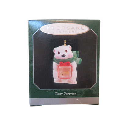 1998 Tasty Surprise Hallmark Ornament (Polar Bear) QXM4276