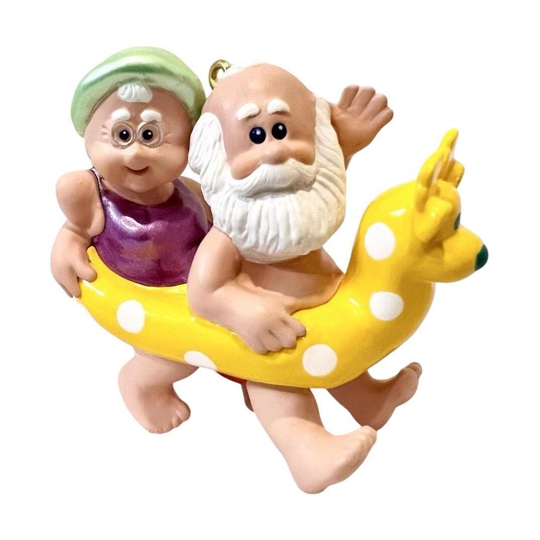 1998 The Clauses on Vacation Hallmark Ornament (Santa Claus) QX62676 Image1