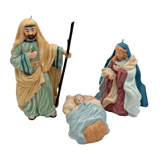 1998 The Holy Family Hallmark Ornament (Nativity) QX6523 Image1