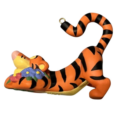 1998 Tigger in the Garden Hallmark Ornament (Winnie the Pooh) QEO8436 Image3
