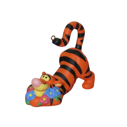 1998 Tigger in the Garden Hallmark Ornament (Winnie the Pooh) QEO8436