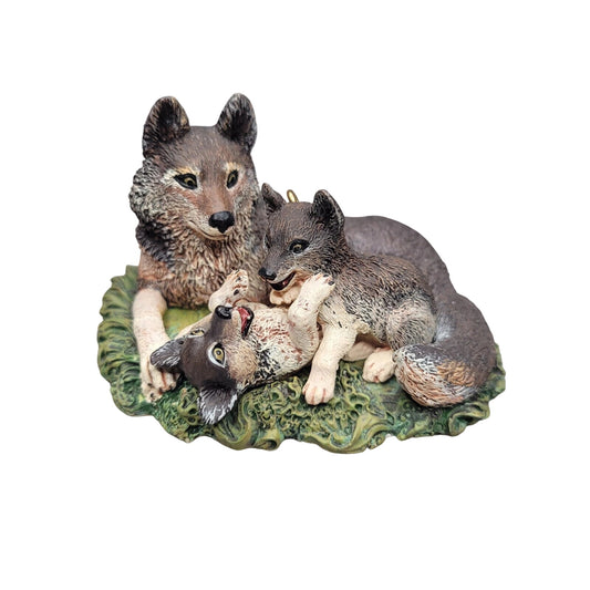 1998 Timber Wolves at Play Hallmark Ornament (Majestic Wilderness) QX6273
