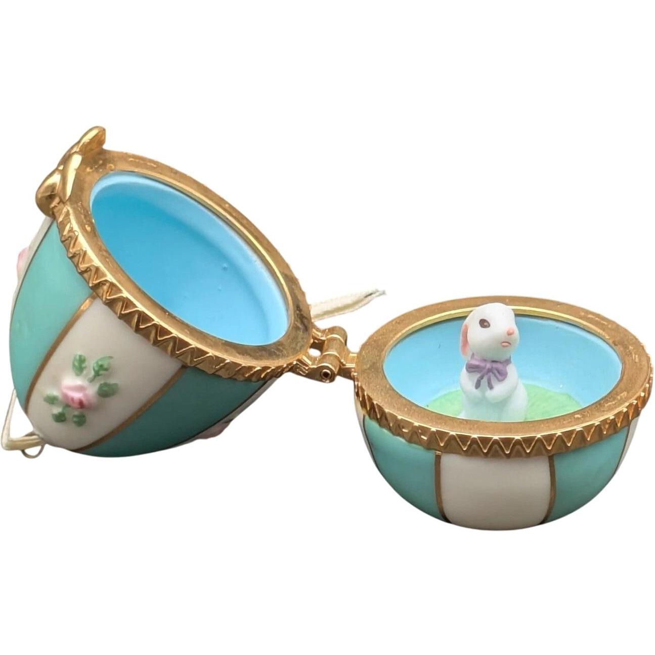 1999 Rabbit Hallmark Ornament (Easter Egg Surprise) QEO8461