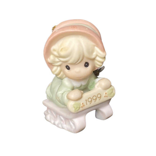 1999 Rememberance Christmas Tree Ornament - Beautiful Holiday Decoration