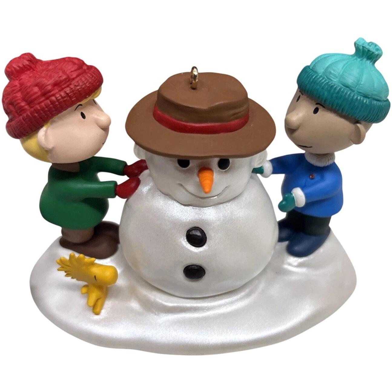 1999 Snow Day - Peanuts Hallmark Ornament (Peanuts) QXC4517