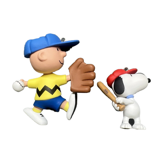 1999 Batter Up! Hallmark Ornament (Peanuts) QEO8389 Image1