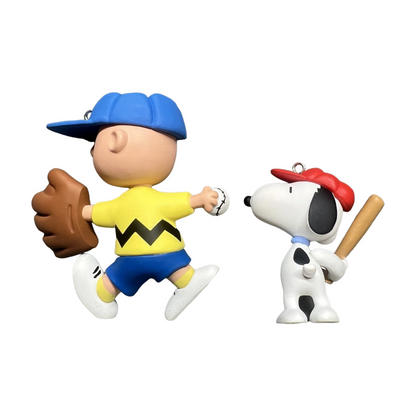 1999 Batter Up! Hallmark Ornament (Peanuts) QEO8389 Image3