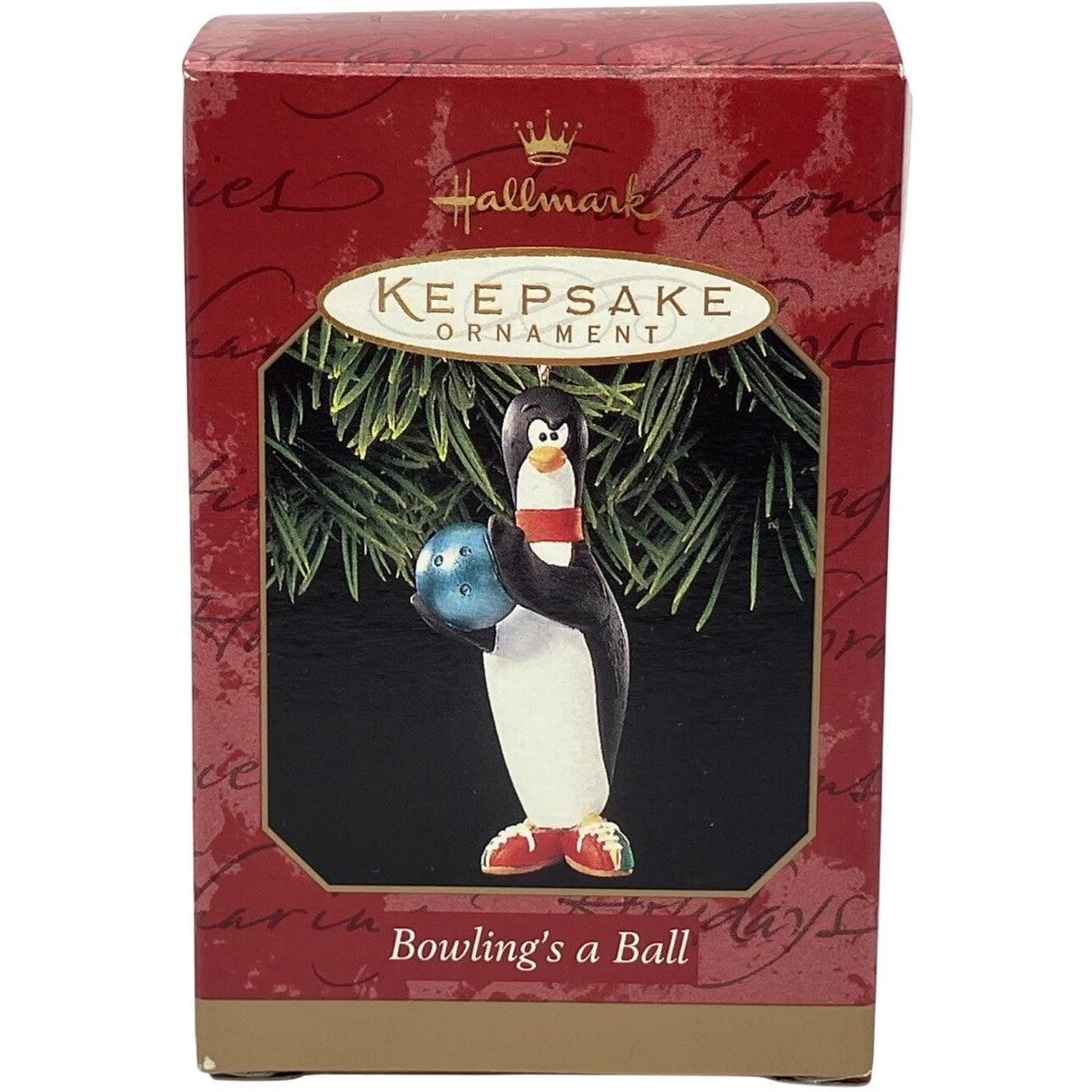 1999 Bowling's a Ball Hallmark Ornament (Penguin) QX6577