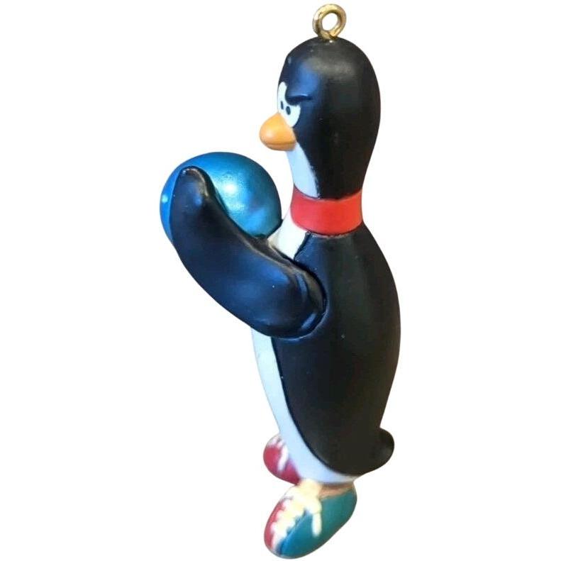 1999 Bowling's a Ball Hallmark Ornament (Penguin) QX6577
