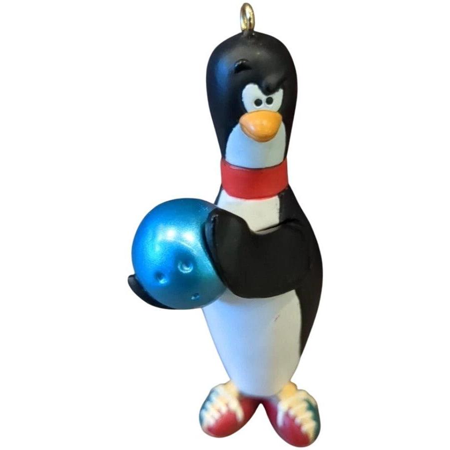 1999 Bowling's a Ball Hallmark Ornament (Penguin) QX6577