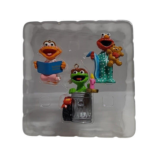 1999 Christmas Comes to Sesame Street - Elmo, Zoo, Oscar with Tin Box Carlton Cards Ornaments (Sesame Street) CXOR-142C Image1