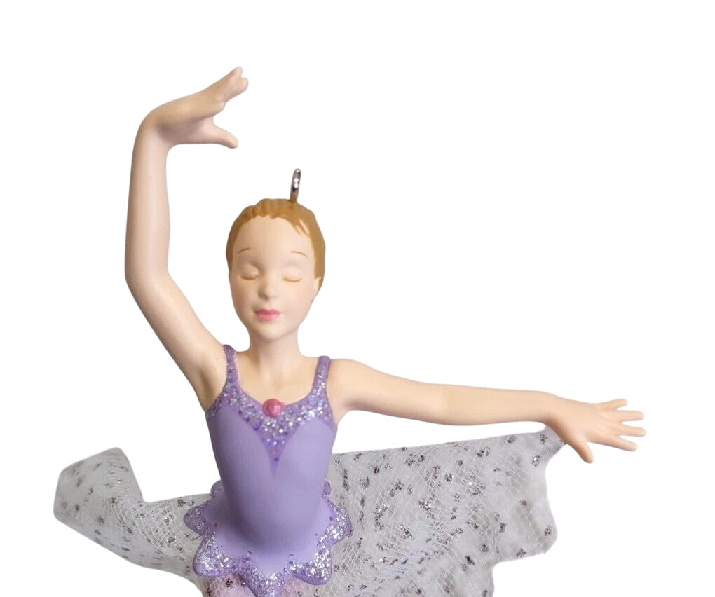 1999 Dance for the Season Hallmark Ornament (Ballet) QX6587