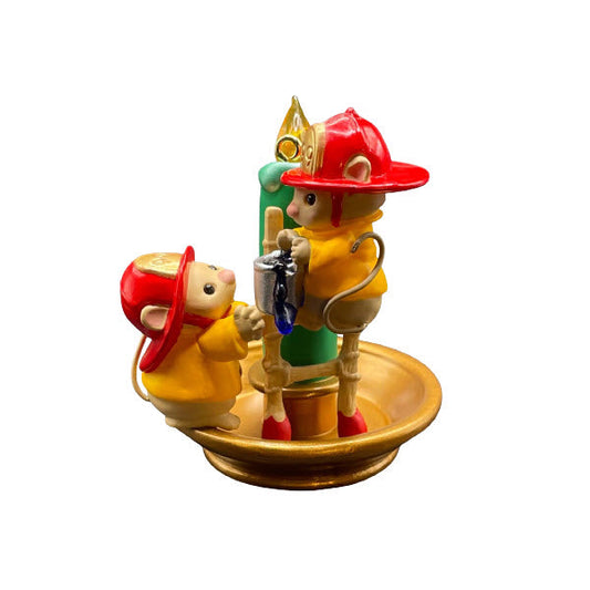 1999 Flame-Fighting Friends Hallmark Ornament (Firefighter) QX6619