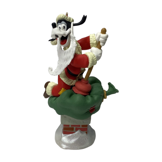 1999 Goofy As Santa's Helper Hallmark Ornament (Mickey & Co.) QXD4079 Image1
