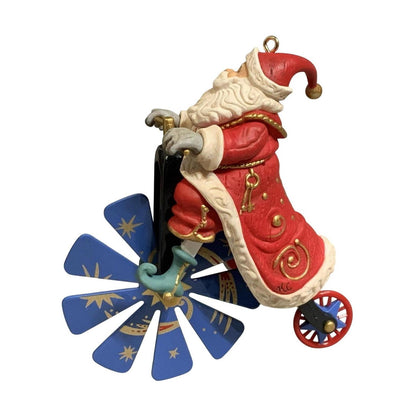1999 Kringle's Whirligig Hallmark Ornament (Santa Claus) QX6847 Image3