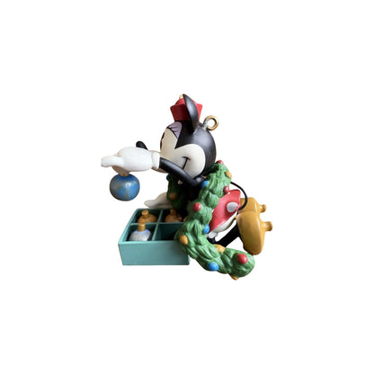 1999 Minnie Trims the Tree Hallmark Ornament (Disney) QXD4059 Image3