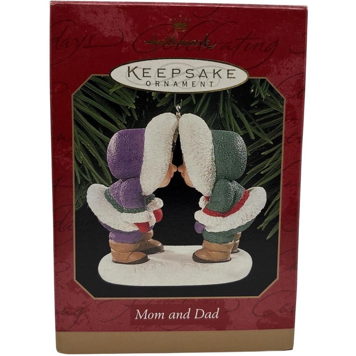 1999 Mom and Dad Hallmark Ornament (Family) QX6709