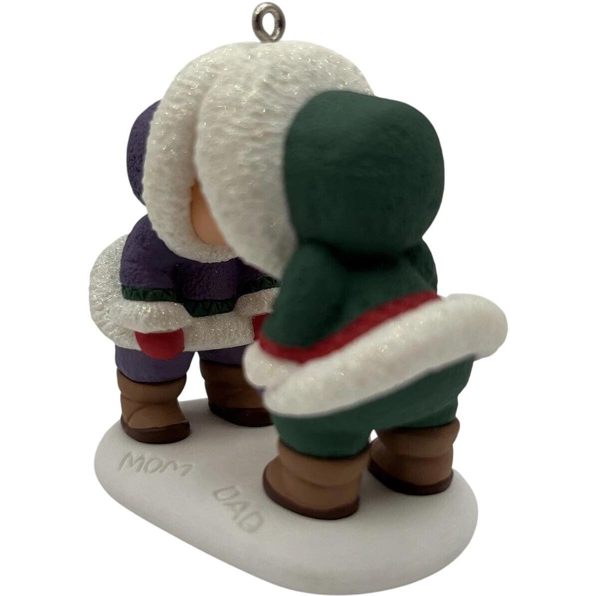 1999 Mom and Dad Hallmark Ornament (Family) QX6709