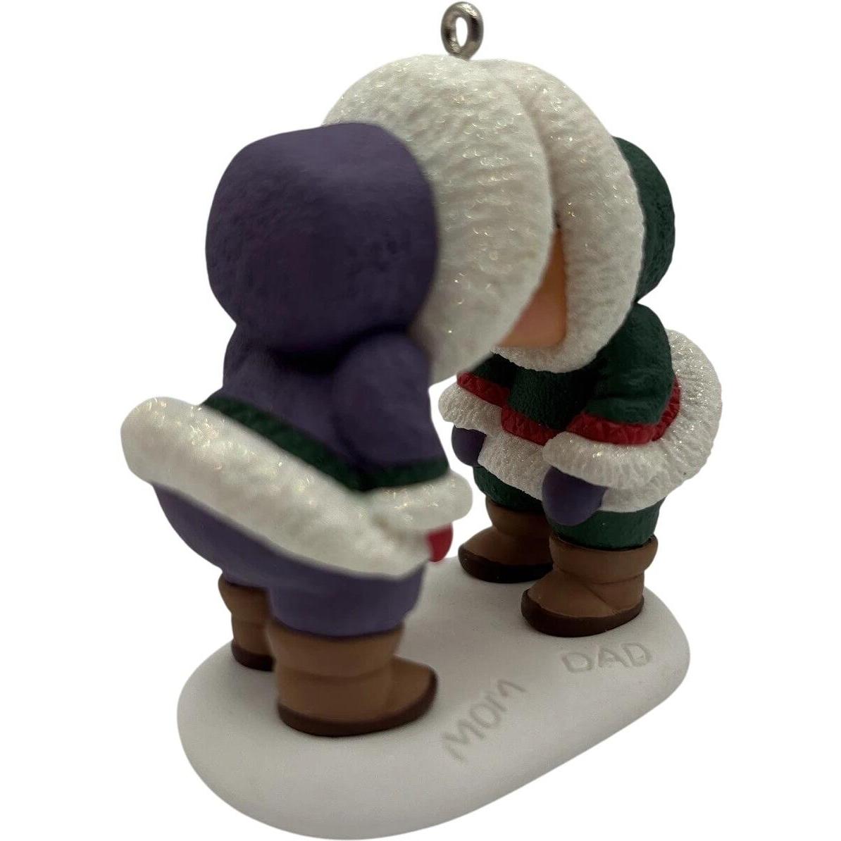 1999 Mom and Dad Hallmark Ornament (Family) QX6709