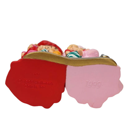 1999 Sister to Sister Hallmark Ornament (Family) QX6749