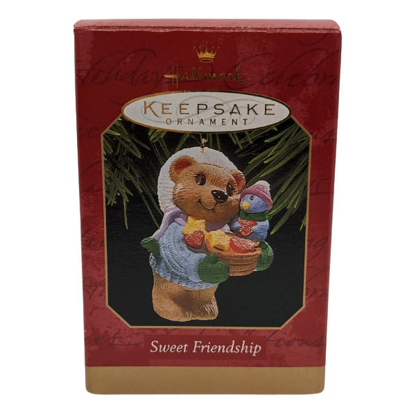 1999 Sweet Friendship Hallmark Ornament (Bear) QX6779