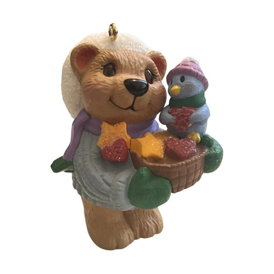 1999 Sweet Friendship Hallmark Ornament (Bear) QX6779 Image1