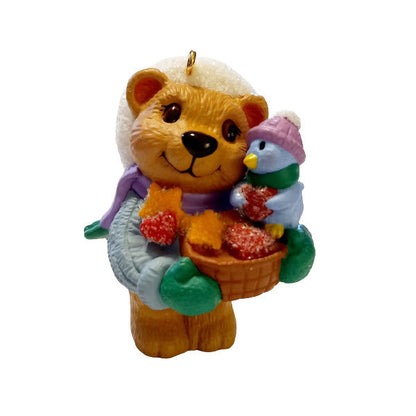 1999 Sweet Friendship Hallmark Ornament (Bear) QX6779