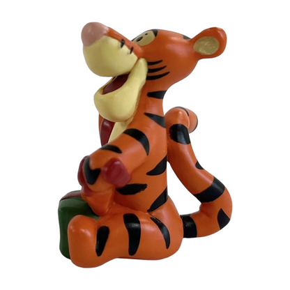 1999 Tigger Hallmark Ornament (Fourth of Four Figurines, Christmas at Pooh' s House) QRP8527 Image4
