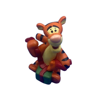 1999 Tigger Hallmark Ornament (Fourth of Four Figurines, Christmas at Pooh' s House) QRP8527