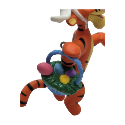 1999 Tiggerific Easter Delivery Hallmark Ornament (Winnie the Pooh) QEO8359 Image6