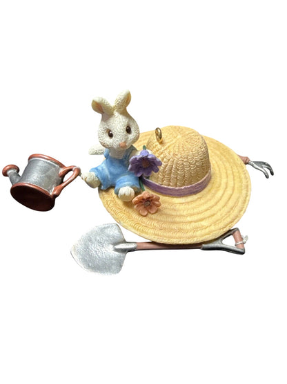 1999 Time in the Garden Hallmark Ornament (Bunny) QEO8511
