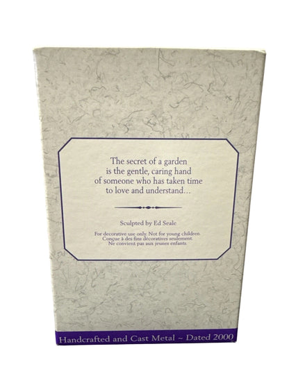 1999 Time in the Garden Hallmark Ornament (Bunny) QEO8511